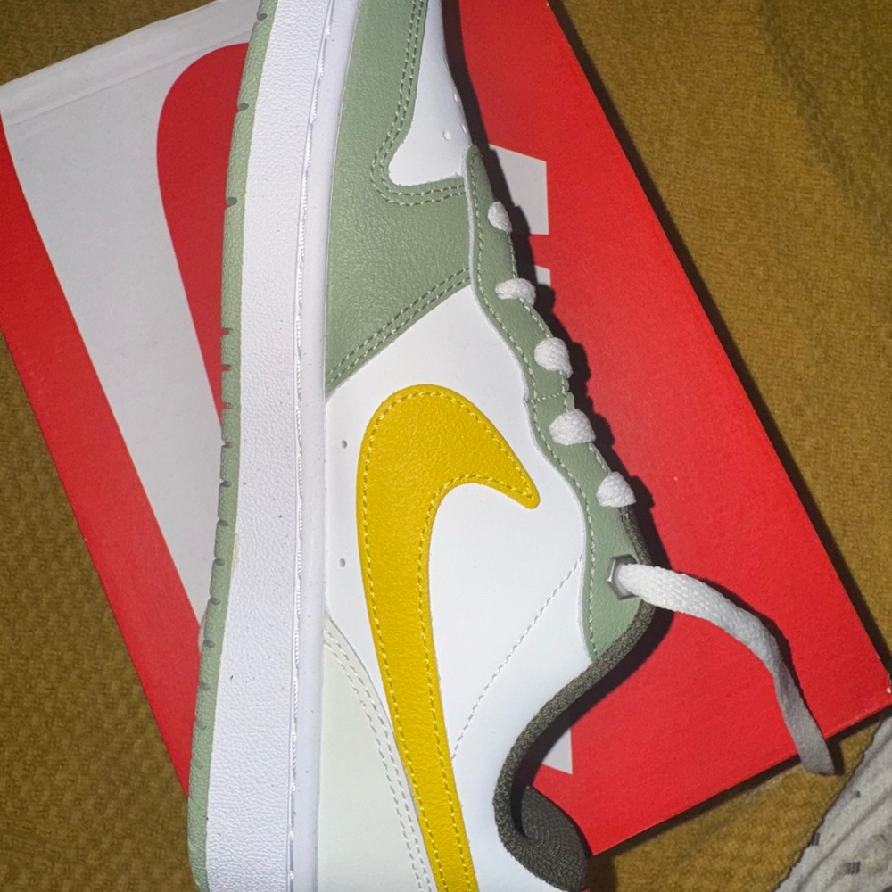 Nike court borough low 2 GS
